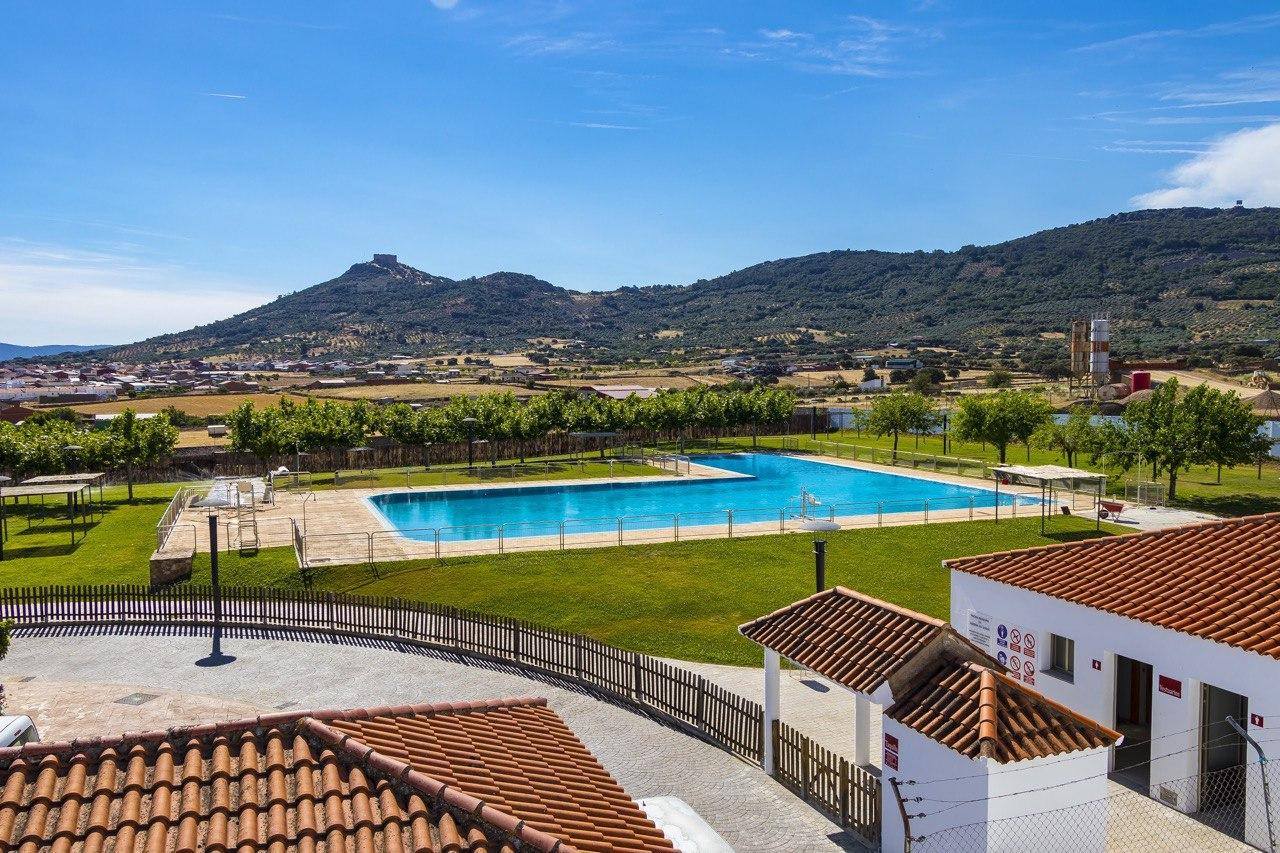 Apertura de piscina y playa de Peloche